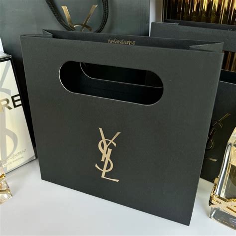 โลโก้ YSL